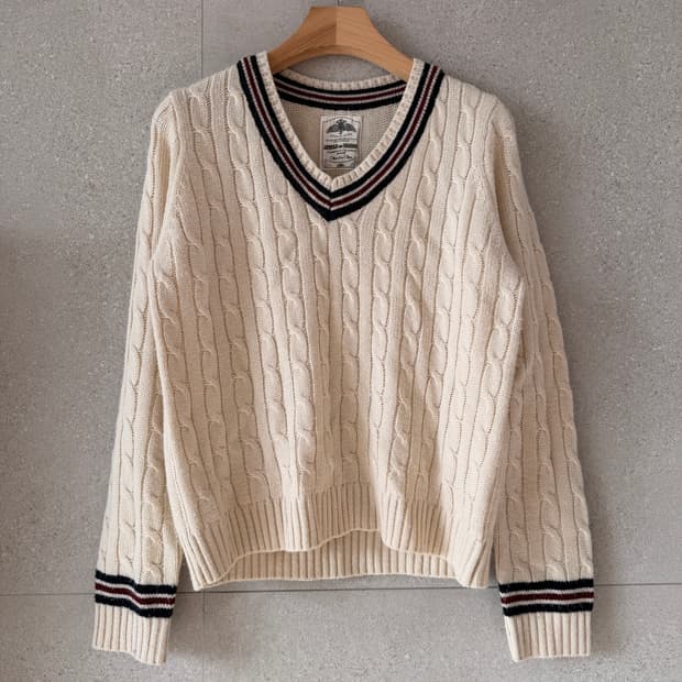 올리브 데 올리브 브이넥 꽈베기 케이블 아이보리 니트