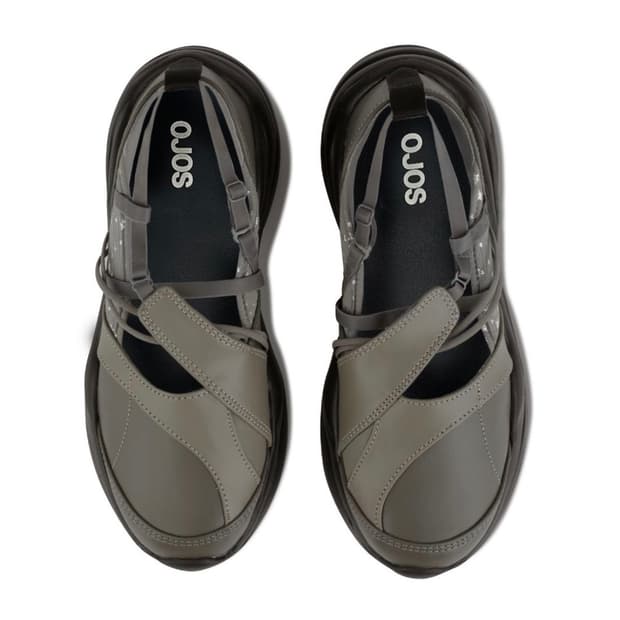 오호스 스트랩 토 스니커즈