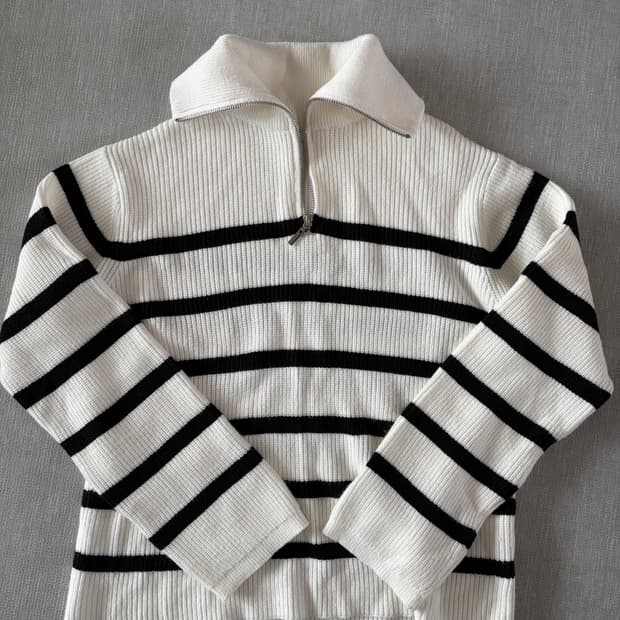 미쏘 스트라이프 카라 반집업 니트