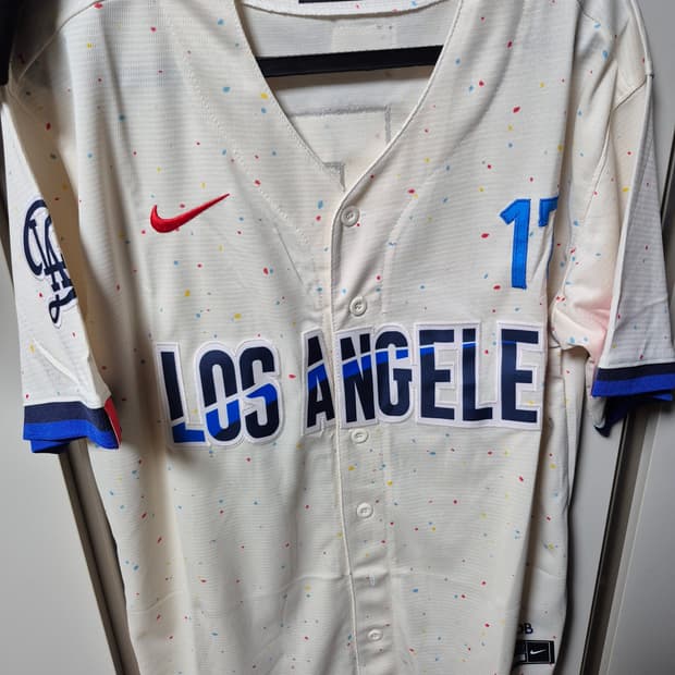La다저스 유니폼 시티커넥트 오타니 실100사이즈 라지사이즈 팝니다