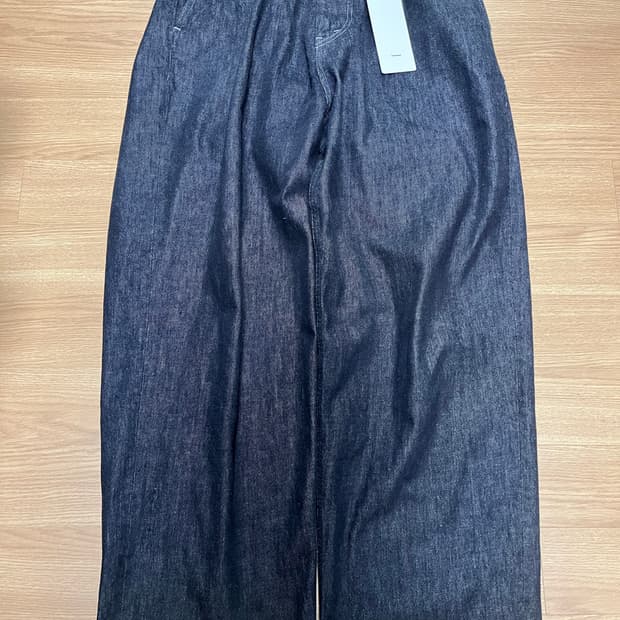 그라프페이퍼 컬러패스트 데님 투턱 팬츠 인디고 2