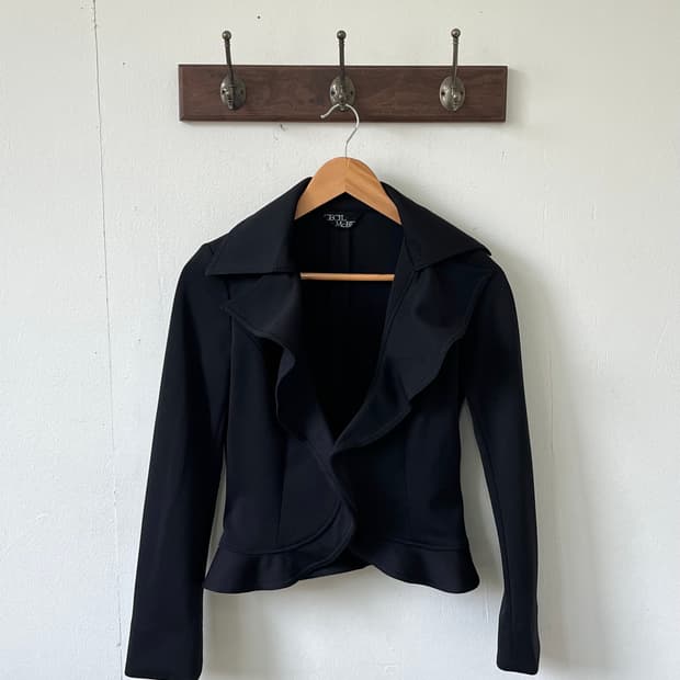 CECIL McBEE 셔링 블랙 자켓