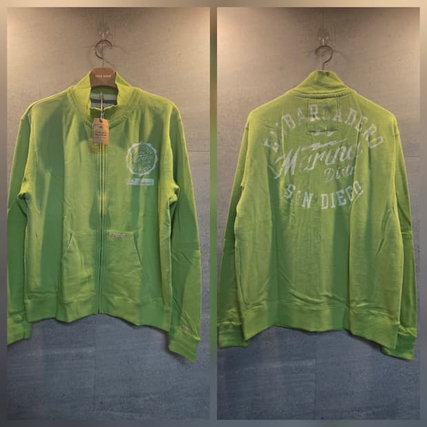 타임아웃 집업. 라임색. 미착.