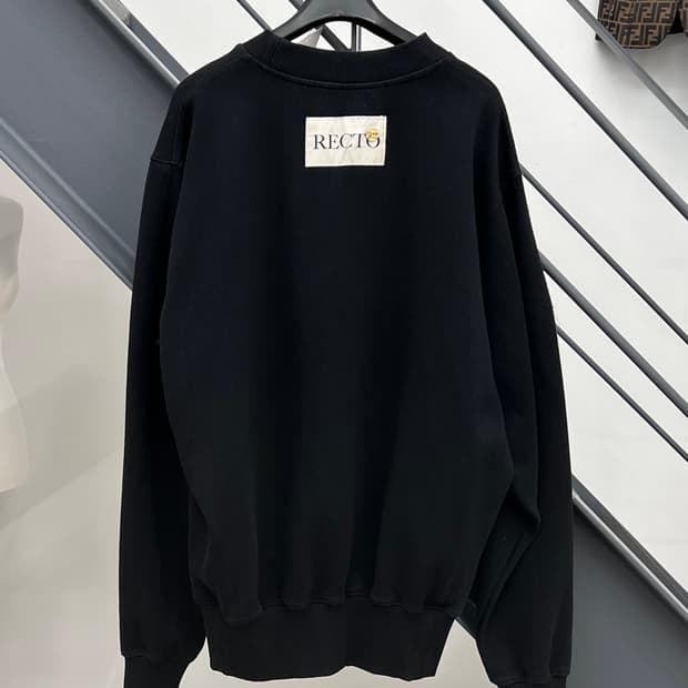 렉토 RC 로고패치 블랙 맨투맨