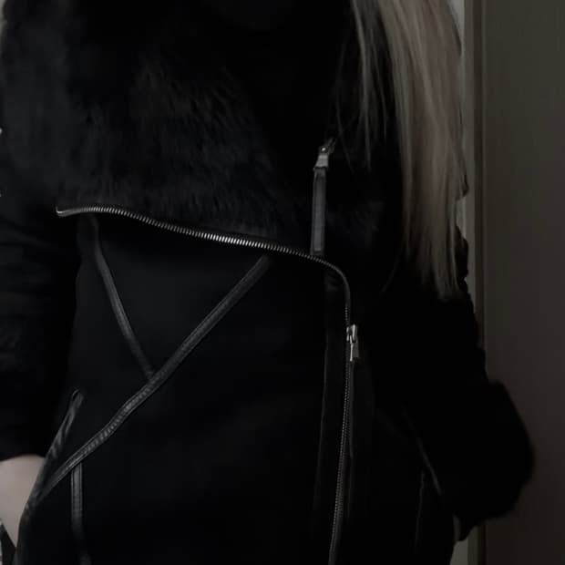 블랙 퍼 트리밍 자켓