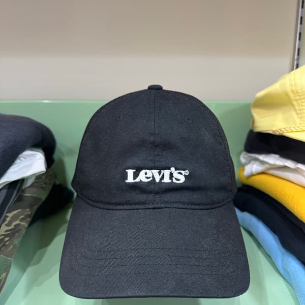 Levi’s mesh trucker 🧢