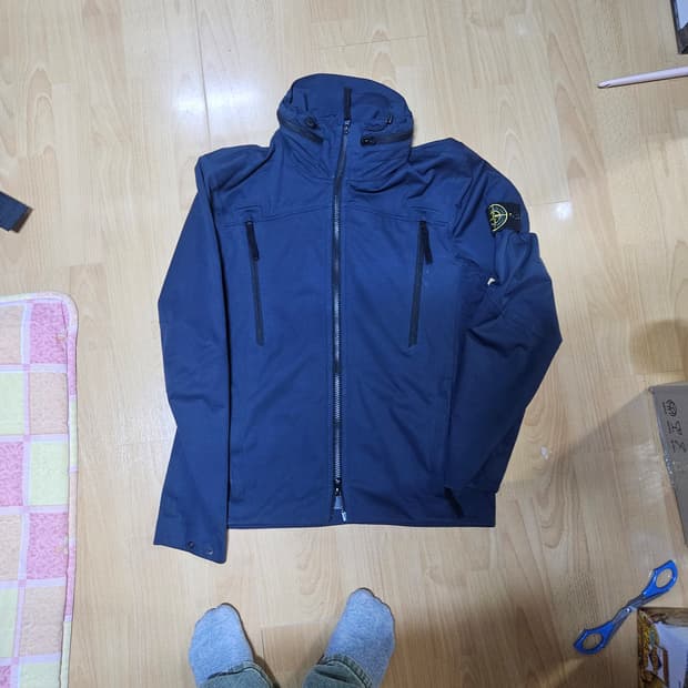 정품 스톤아일랜드 라이트 소프트쉘 s사이즈