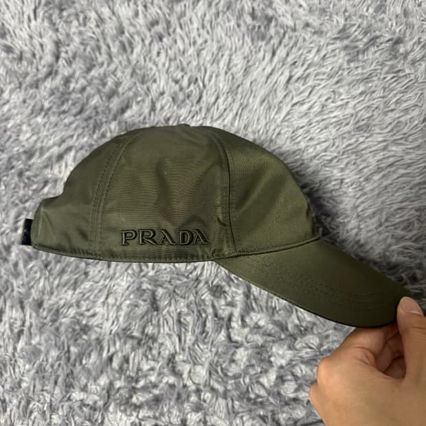 프라다 나일론캡 카키