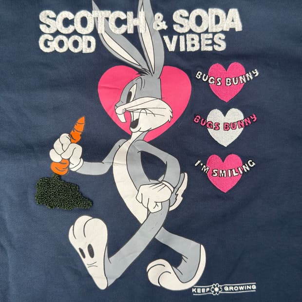 스카치앤소다 x 루니툰즈 벅스바니 콜라보 맨투맨