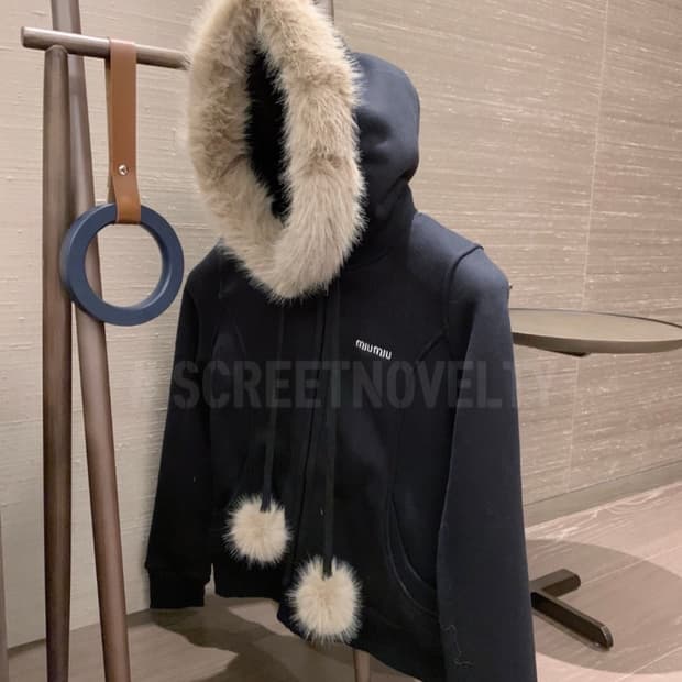 미우미우 방울 퍼 후드 집엎 블랙