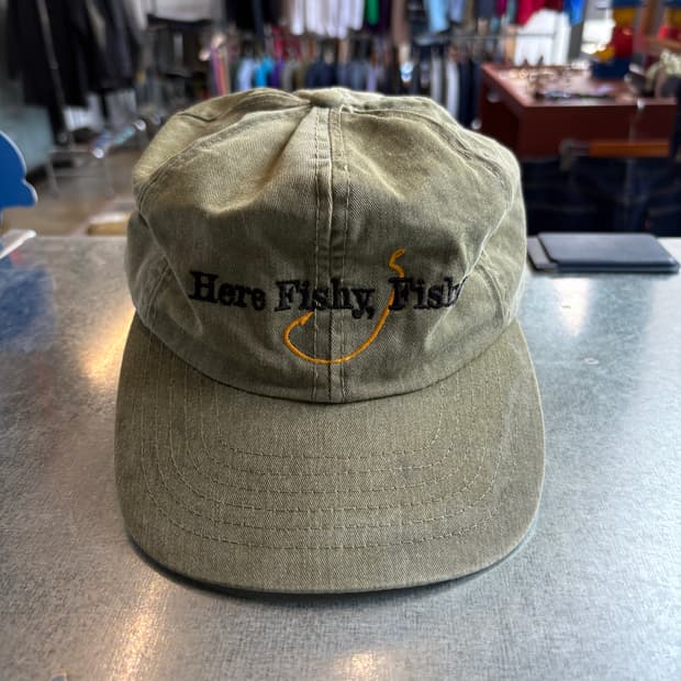 Here Fishy 자수 빈티지 캡