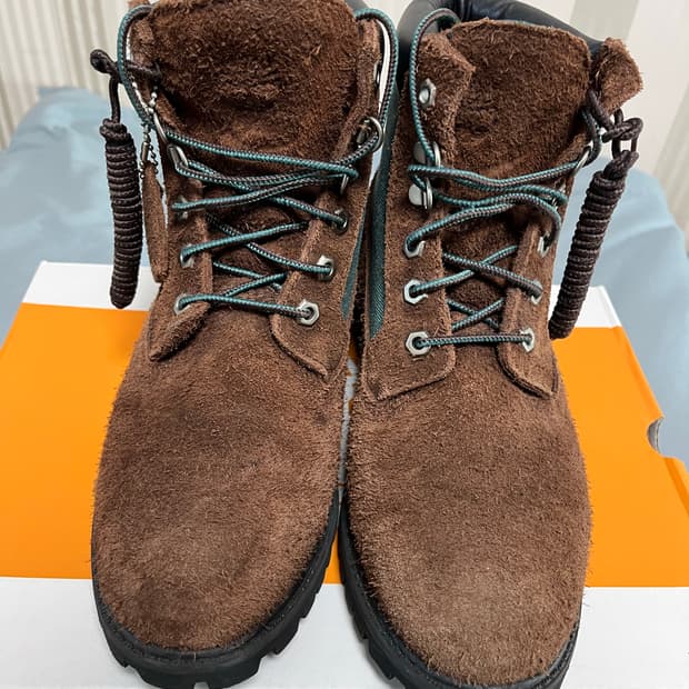 디스이즈네버댓x팀버랜드 6인치 부츠—250사이즈