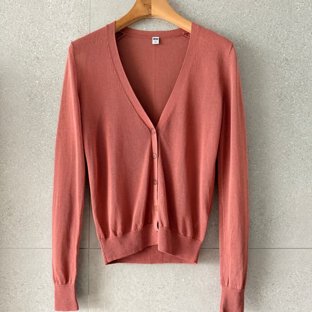 유니클로 로즈인디핑크 브이넥 여성 가디건