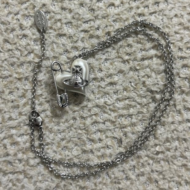 비비안웨스트우드 오리에타 하트 진주 클립 목걸이