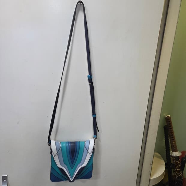 엘레나 기셀리니 크로스백