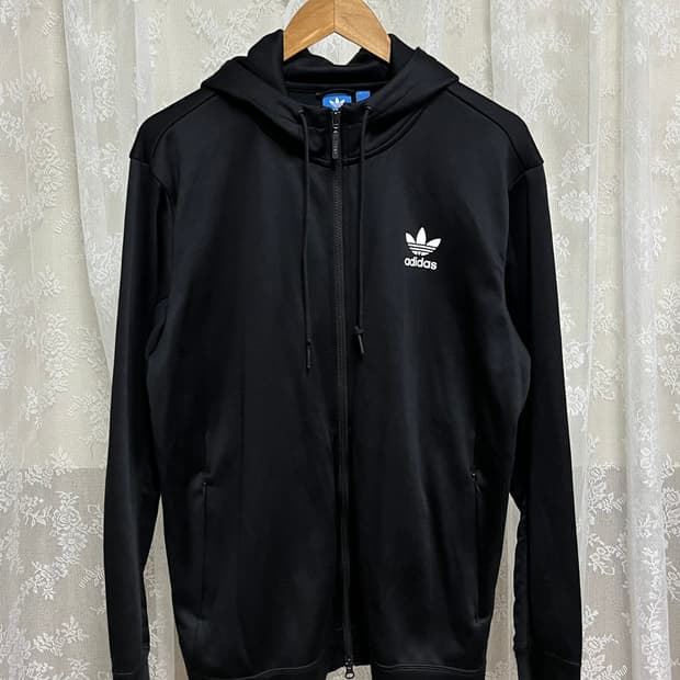 110) 아디다스 백프린팅 후드 집업 블랙