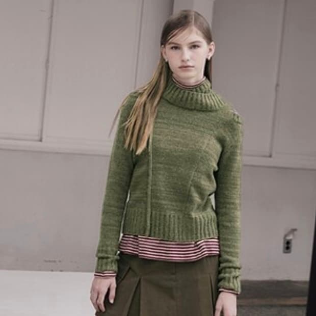 토잉크(TOINQ) 벌키 컷아웃 하프넥 니트 프리사이즈 새상품