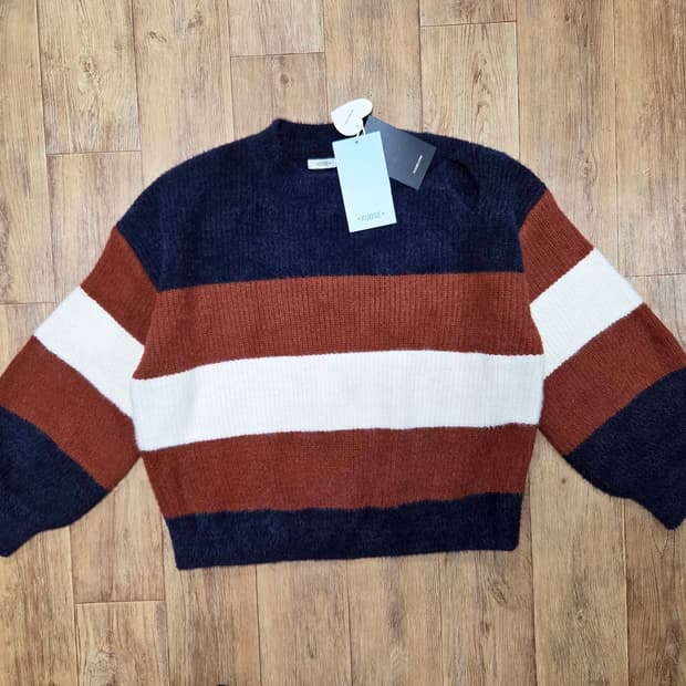 쿠오세(KUOSE) 컷아웃 스트라이프 니트 프리사이즈 새상품