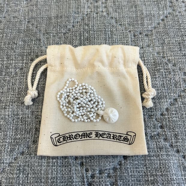 크롬하츠 실리크롬 크로스볼 화이트 새상품