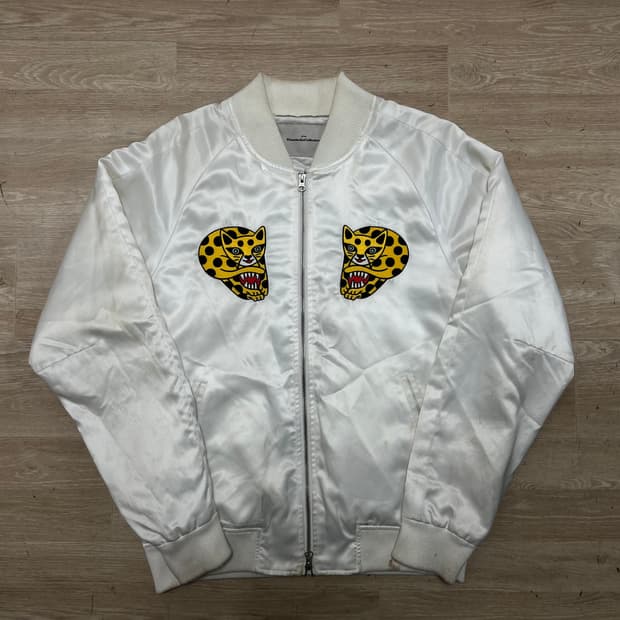 비바스튜디오 타이거 자수 스카쟌 스타디움 자켓 [화이트] L/100