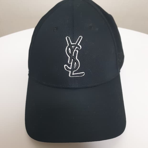 생로랑 x 뉴에라 콜라보 모노그램 볼캡 모자 