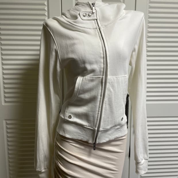 세릭 Incision Hood White