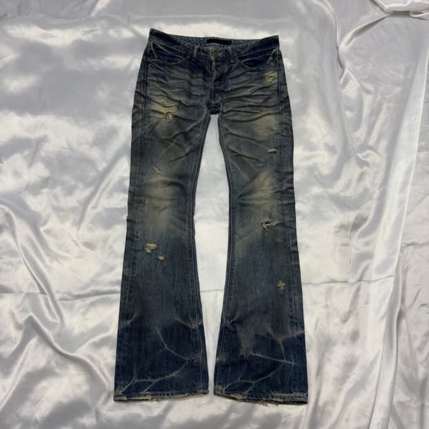 Fuga pierced distressed boots cut denim