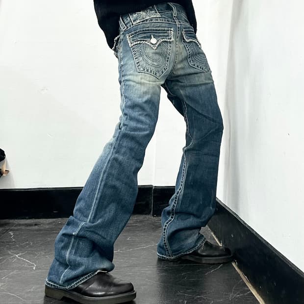 트루릴리전 월드투어 부츠컷 데님 팬츠