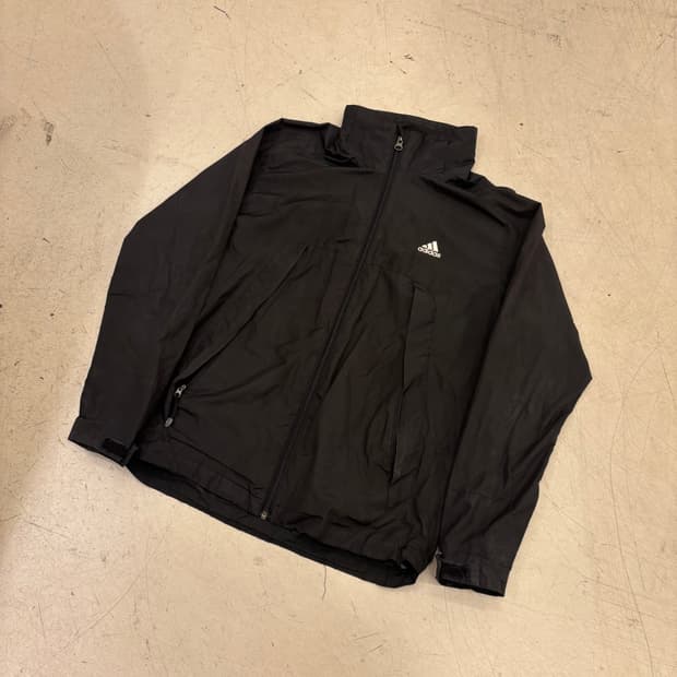 아디다스 스몰로고 블랙 바람막이