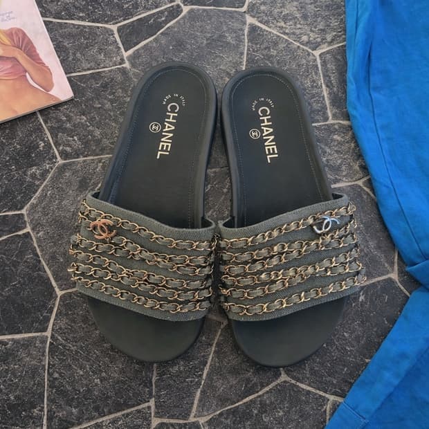 CHANEL 샤넬 CC체인 뮬 슬리퍼 카키