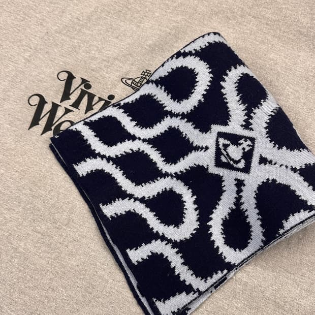 비비안웨스트우드 스퀴글패턴 리버서블 머플러