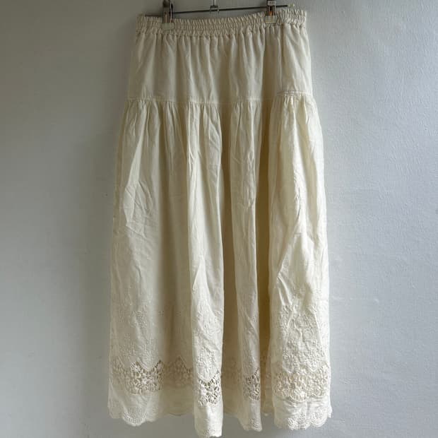 크로쉐 펀칭 스커트 