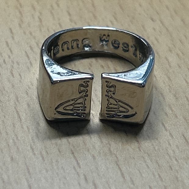 비비안 웨스트우드 오픈링