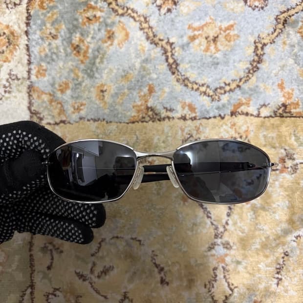 오클리 위스커 1.0 티타늄 실버