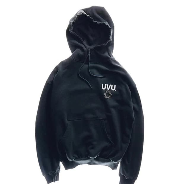 UVU 인시그니아 후드티 블랙