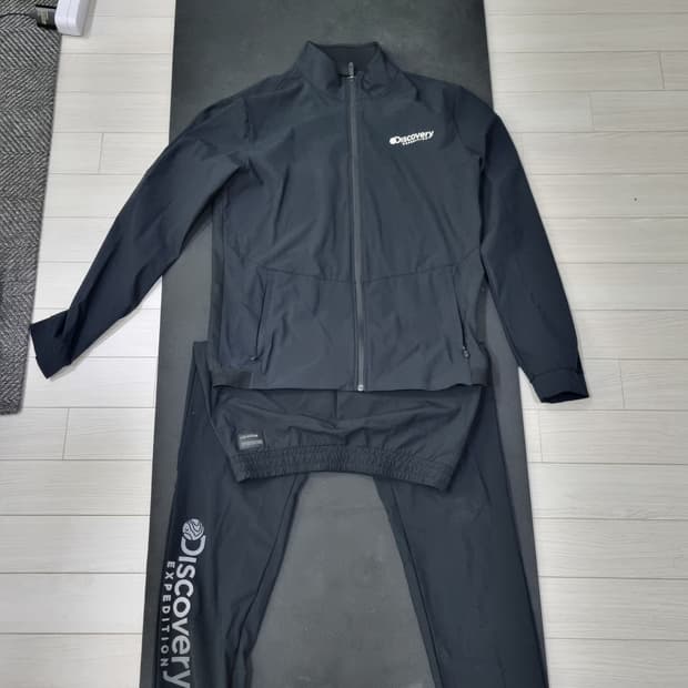 [세트/100] 디스커버리 익스페디션 트레이닝 셋업 (블랙)