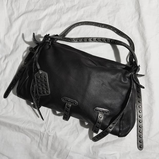 rare* new* BE&D 스터드 스트랩 바게트 백