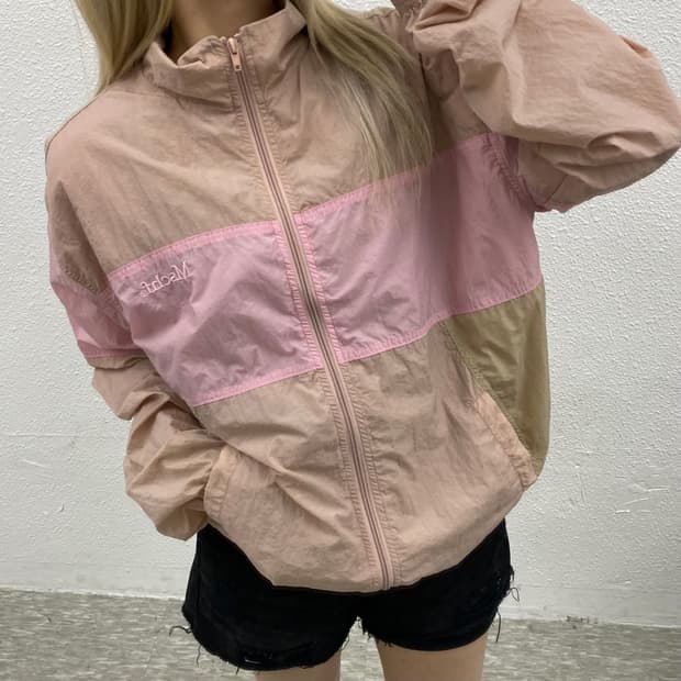 미스치프 딸기우유맛 뮤트베이지 바람막이