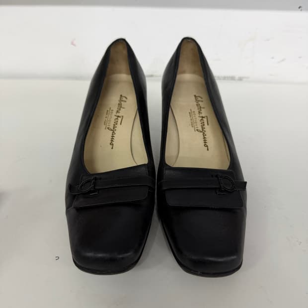 정품) 페라가모 여성 간치니 블랙 로퍼 구두 5.5