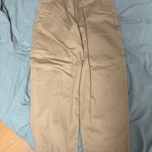 유니클로 U 와이드 치노 82