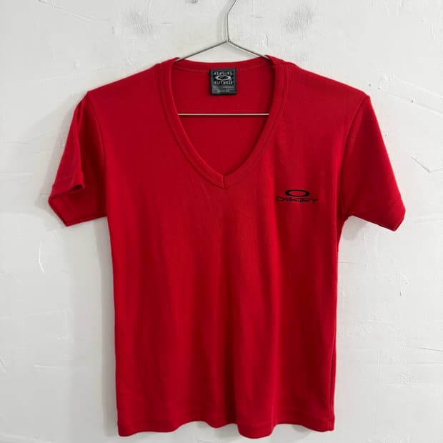 oakley logo top