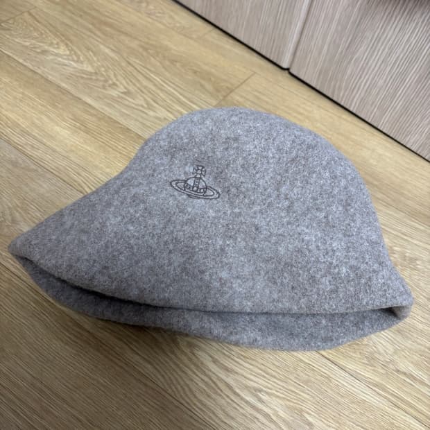 비비안웨스트우드 버킷햇 