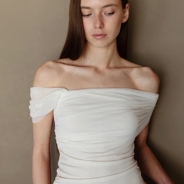 더티스 라일락 오프숄더 셔링 탑