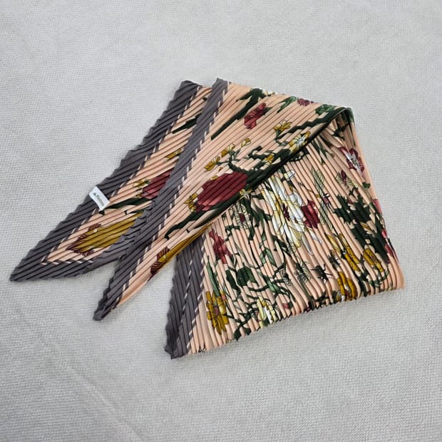 [F] 플리츠미 플라워 플리츠 스카프 0126J2