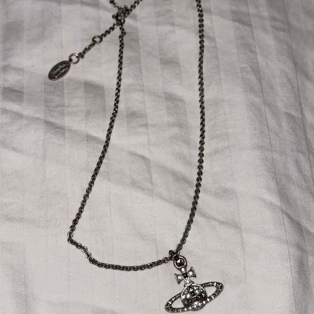 비비안웨스트우드 목걸이 큐빅