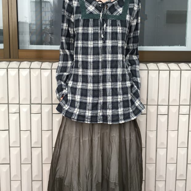 Crochet trimming check pattern blouse