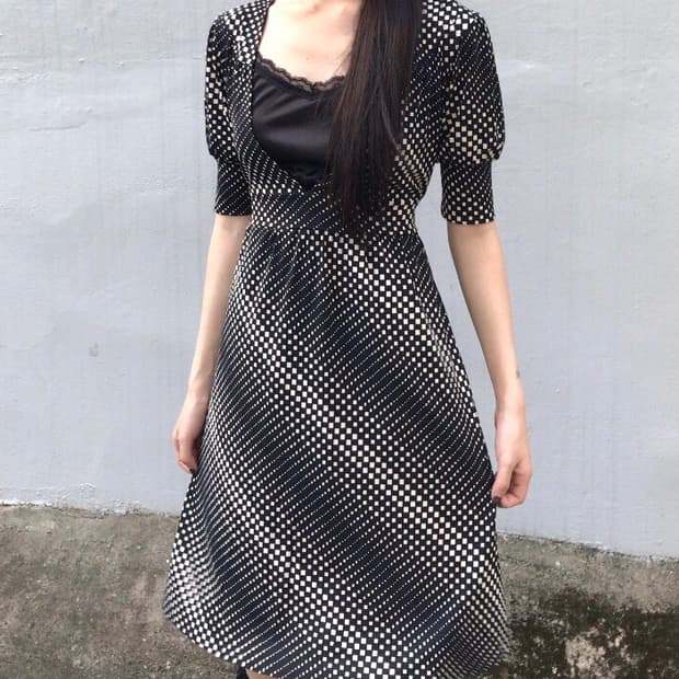 Free’s phrase v neck dress