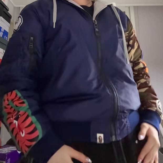 베이프 남색 항공점퍼 구해요