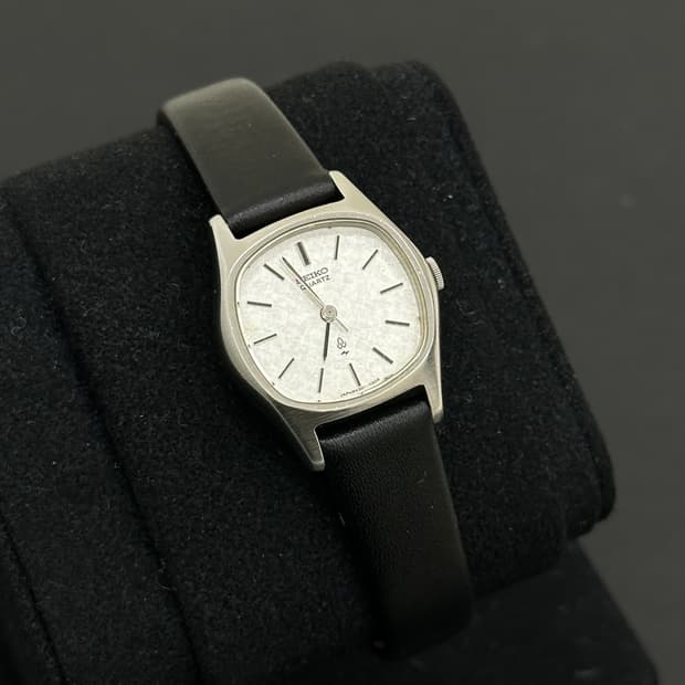 세이코 토노형 케이스 쿼츠 시계