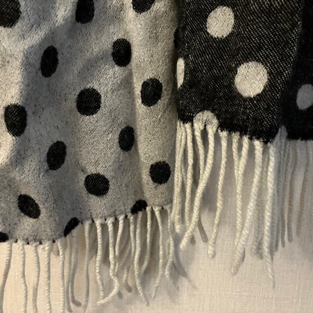 빈티지 땡땡이 목도리